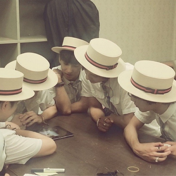 aviateb1a4:  [INSTAGRAM] 140718 B1A4 at KBS Music Bank waiting room today via bambolmiso