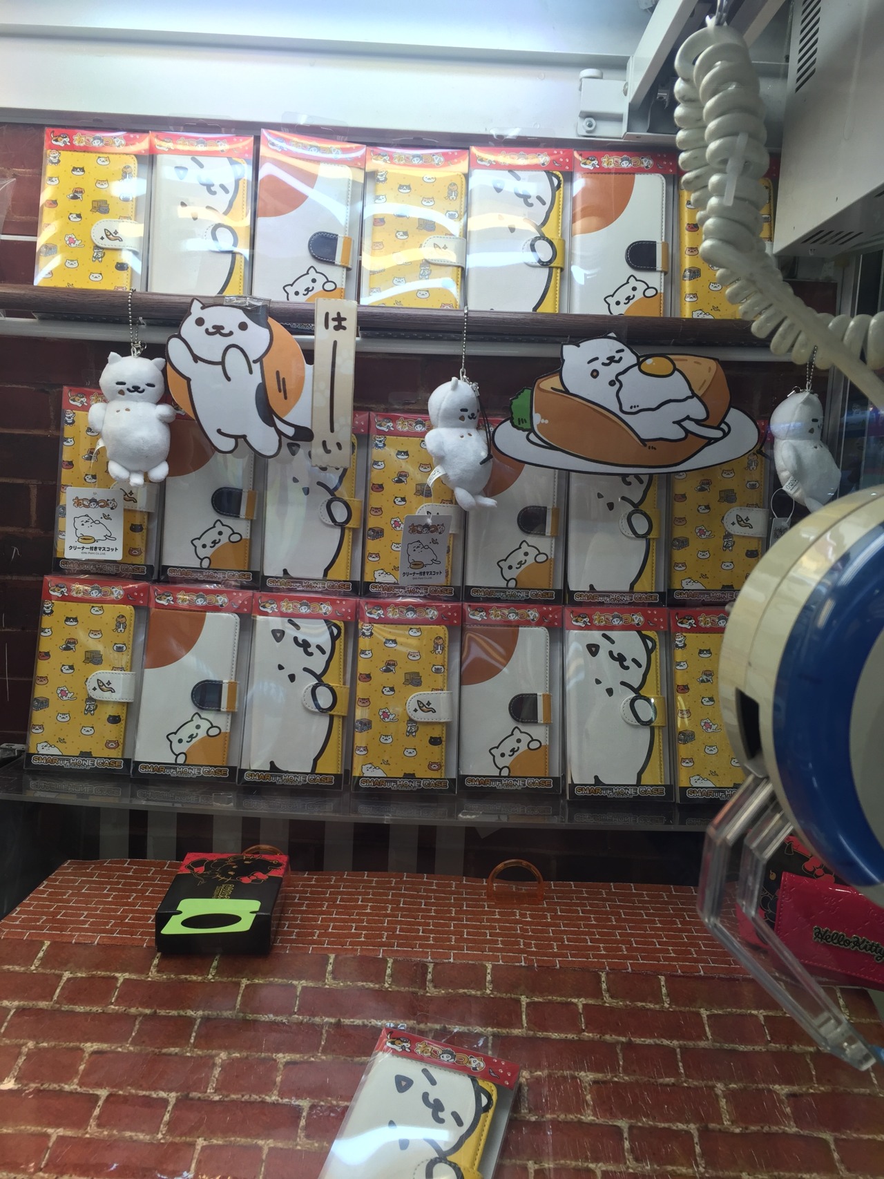 aitaikimochi:  Neko Atsume came out with a new line of extremely cute smartphone