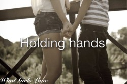 keepingitoriginallyunique:  Holding hands~What Girls Love