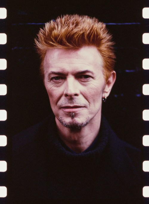 night-spell:David Bowie outside Tea and Sympathy in Greenwich Village, New York City, 10th January