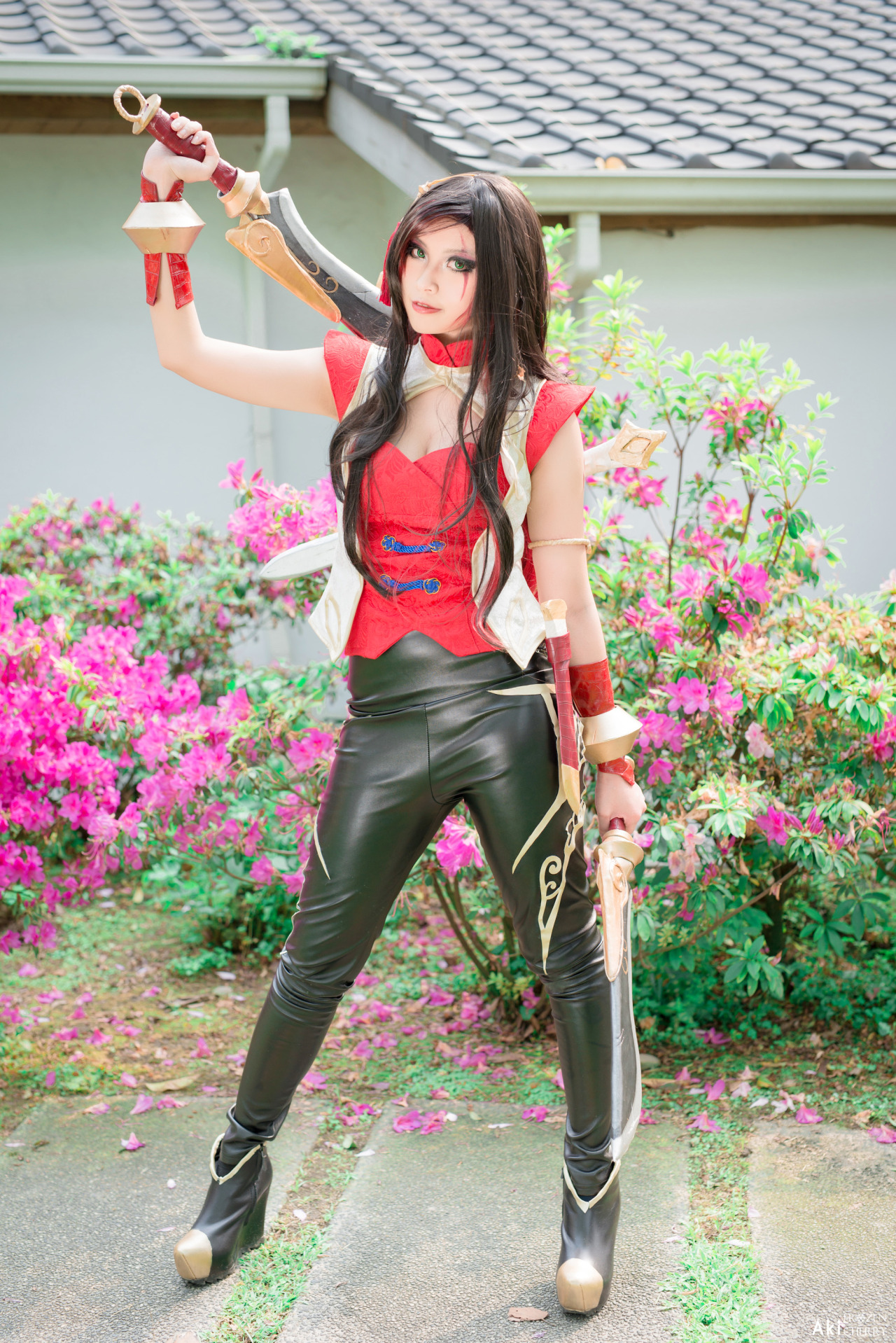league-of-legends-sexy-girls:  Katarina Cosplay