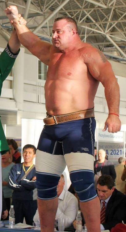 fhabhotdamncobs:  strappyskink:  Belted bull (by Beltspanker) im going to wrap my
