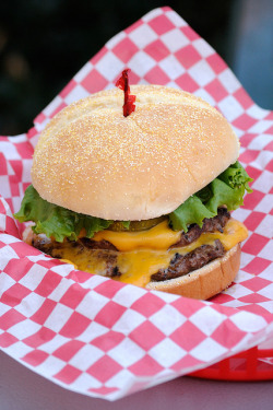 northvayne:Cheeseburger (by Tom Spaulding)