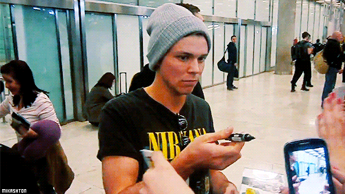 ashtonirwined:  + 