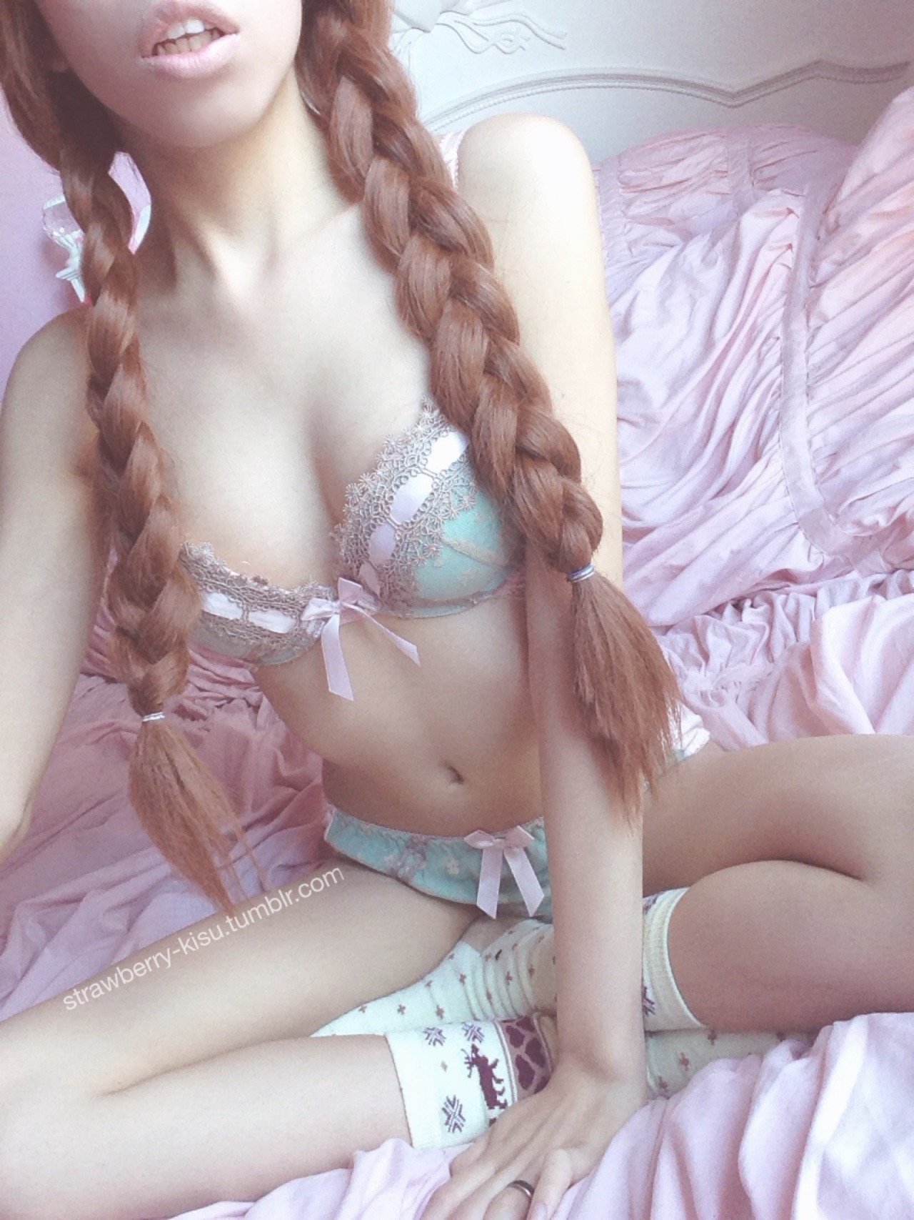 strawberry-kisu:  I was such a comfy princess on snapchat today! Come watch me play ʚ♡ɞ