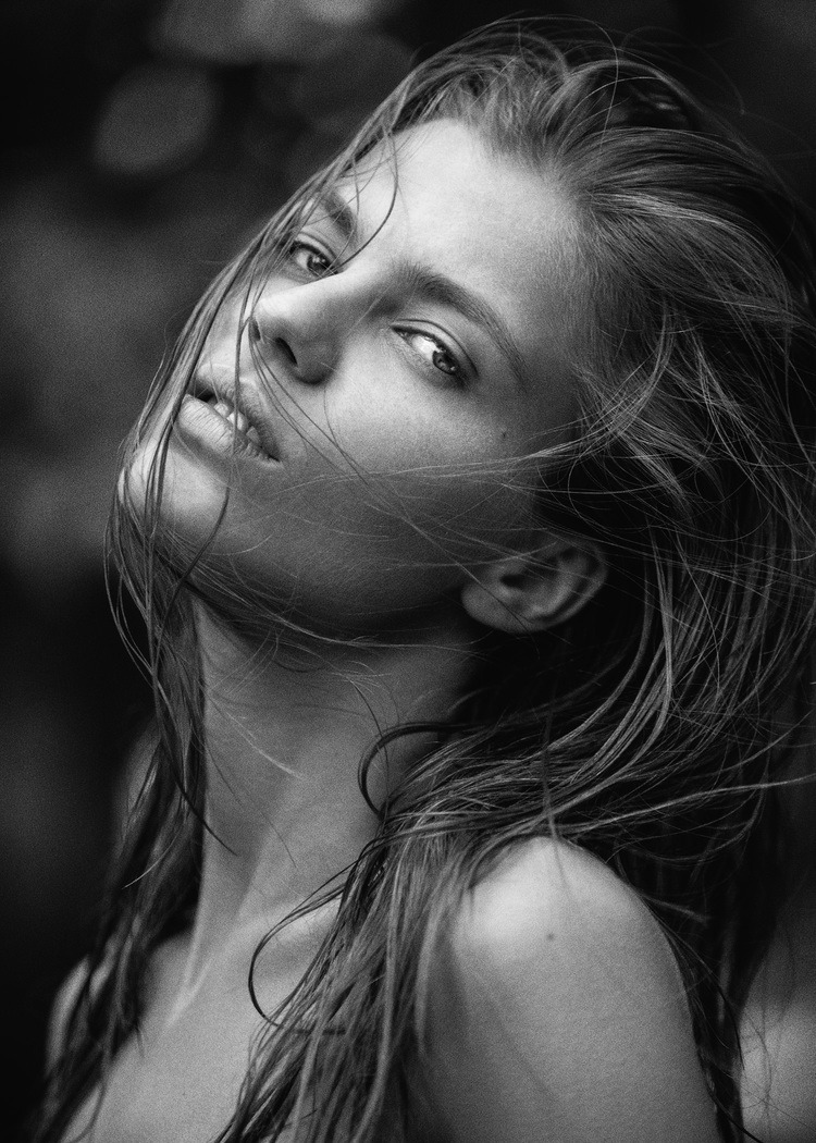 sexysensualbabes:  ph. remi kozdra &amp; kasia baczulis 