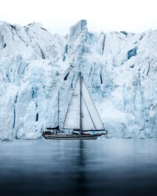 utwo:Artic ocean Sailing by:© l. thomas 