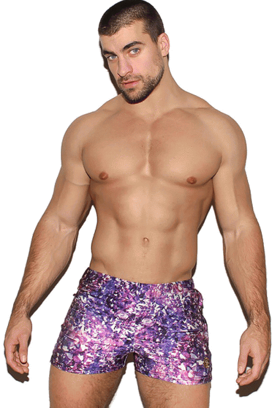 piledriveu:  cocky fucker knows he is hot and has nice arms……..fuckin cocky arrogant