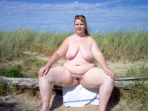 big-thigh-lover:  Nice big thunder thighs!