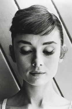logija:  Audrey Hepburn posing for hair test shots  “War and Peace” (1955) 