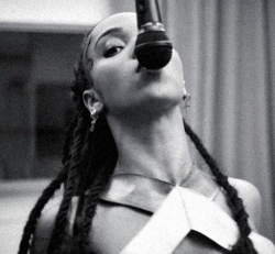 flleure:    FKA Twigs - Video Girl   