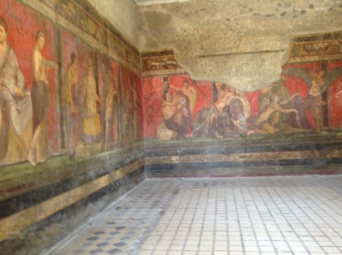 the-fault-in-marys-life:Mystery’s room - Pompeii