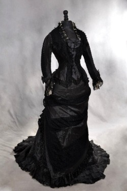 gothiccharmschool:  Oooh, this is lovely. Black lace dress from Mme Roger, 1878. © Photo Gilles Labrosse. theblacklacedandy:  theeverydaygoth:  highvictoriana:  Black lace dress from Mme Roger, 1878. © Photo Gilles Labrosse.  *grabby hands*  YES PLEASE