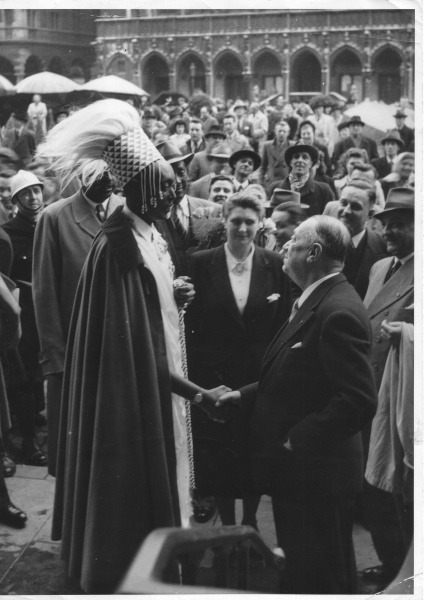 King Rudahigwa of Rwanda visits Belgium. Rudahigwa was king of Rwanda between 1931-1959, while it wa