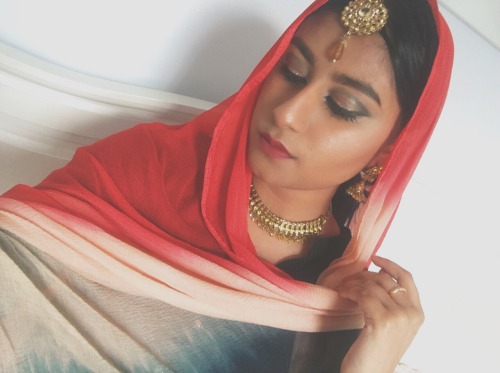 1jh: that early 2000 desi vibes maybe?? ✨