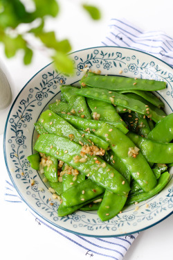 yummyinmytumbly:  Garlic Snow Peas Stir Fry