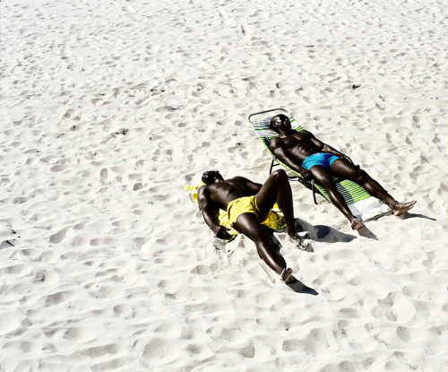 the-goddamazon:  africafashionweek:  Kaone Kario by Robert Grischek  Why can’t my skin be this dark and luminous? 