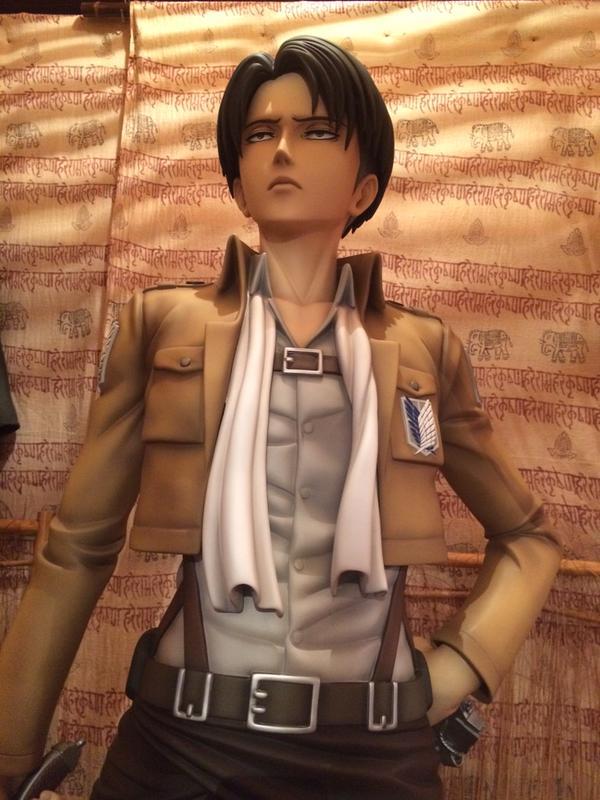 Life-size Levi figure owner rurukota has been dressing him up at home (Among other