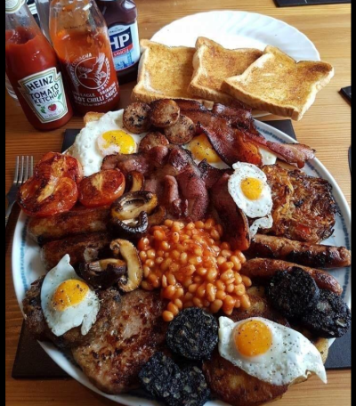 jess-black122-deactivated202005:Feeling really stuffed after my breakfast!!