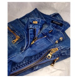 palomapicasso:  #Balmain on My Denim👖#MyFavoriteDenim #BillieJeanZippers 