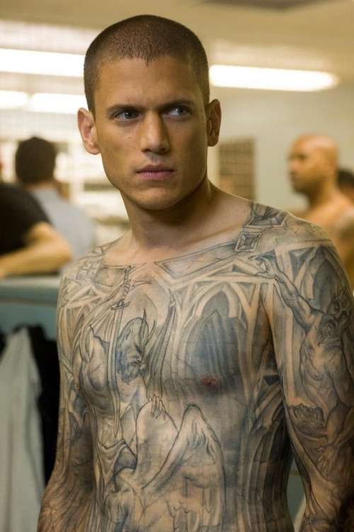 bondage-pig:  canuba69:  Handsome guy, with great tattoos…  Wentworth Miller from the show #PrisonBreak and sadly the tattoos aren’t real. Lots of scenes on the series with him shirtless! 