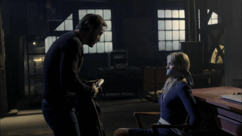 distressfulactress:  Laura Vandervoort in V