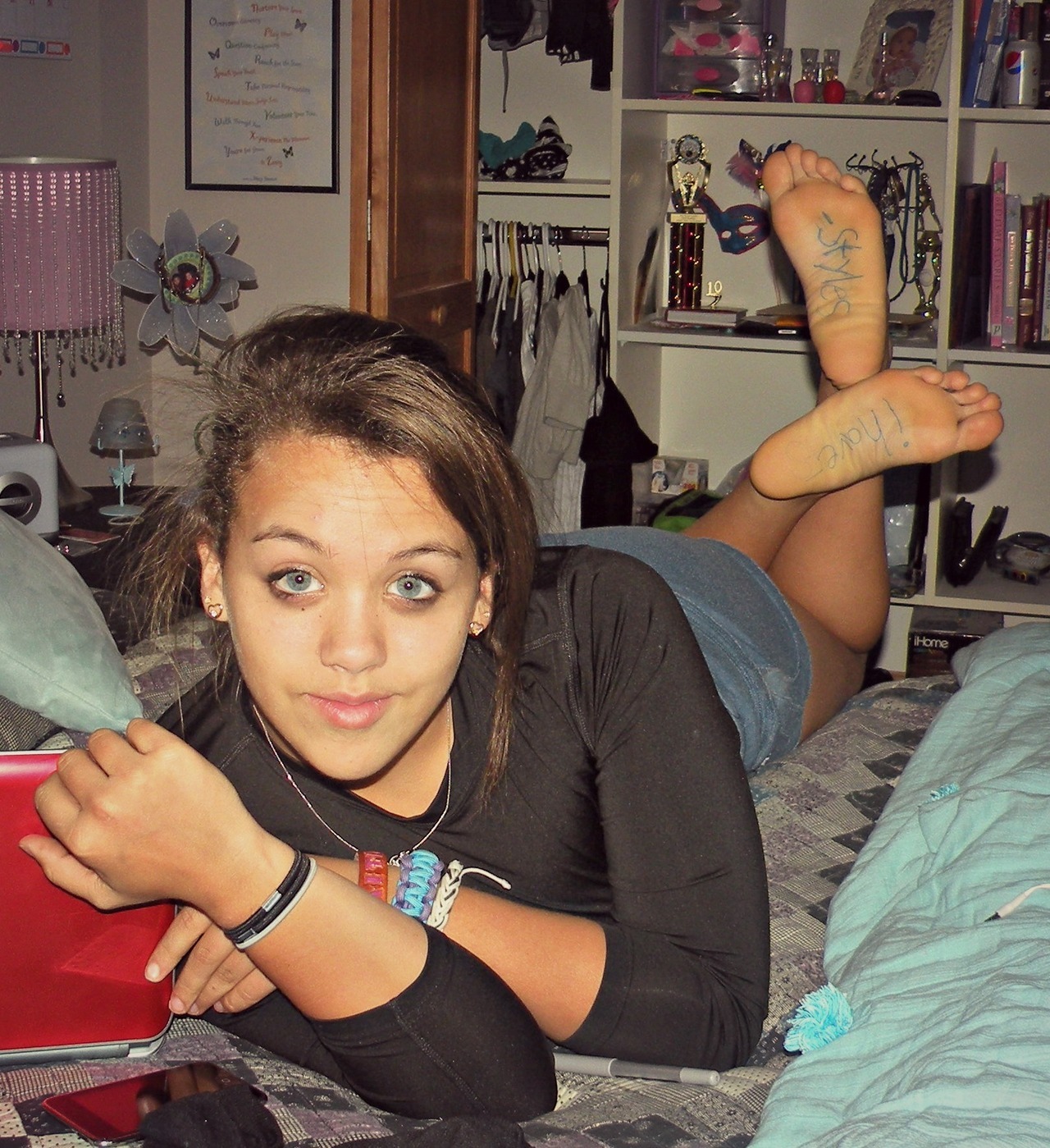 feettease:  feet teaser series  http://feettease.tumblr.com/