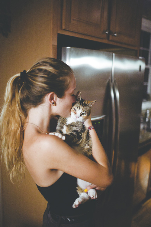 Porn photo (30) kiss | Tumblr en We Heart It. https://weheartit.com/entry/78660633/via/thaliabarbosaa