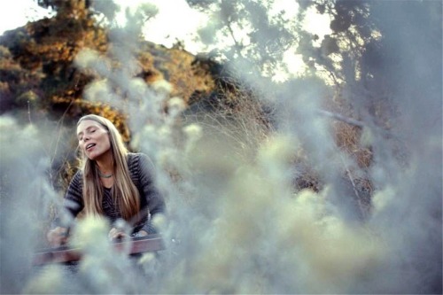 psychedelicway: Joni Mitchell, 1970Photo by Henry Diltz