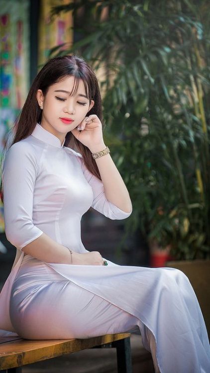 coolvietnamlove: Beautiful Viêtnamese Girl in Vietnamese long dress:  Ao-Dai Viêtna