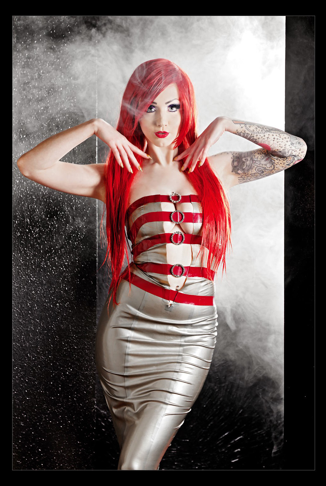 detusternis:  hellyeahmissyqueen:  Red hair - silver latex - perfect dress.  Model: