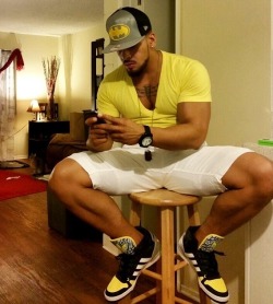 juseatthedamncake:  lindo89:  So fine love his style  www.juseatthedamnCAKE.tumblr.com