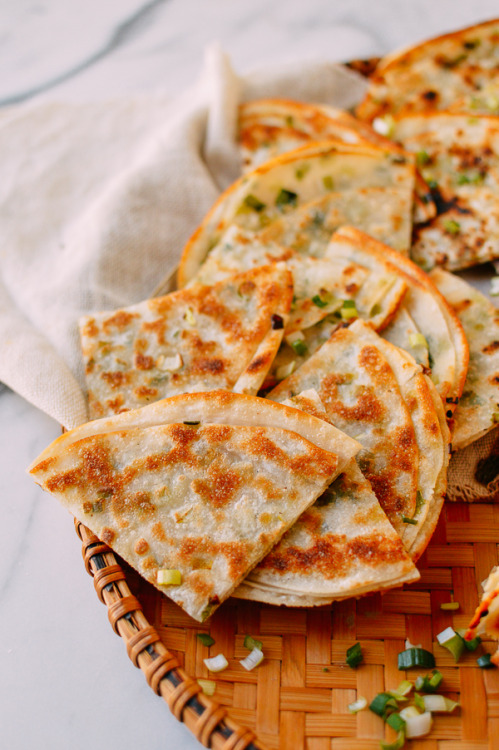 foodffs:
“Easy Shortcut Scallion Pancakes Follow for recipes
Is this how you roll?
”