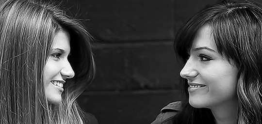 taikoturtle:  Elise’s adorable scrunchy face &amp; Natasha’s flawless eyebrow