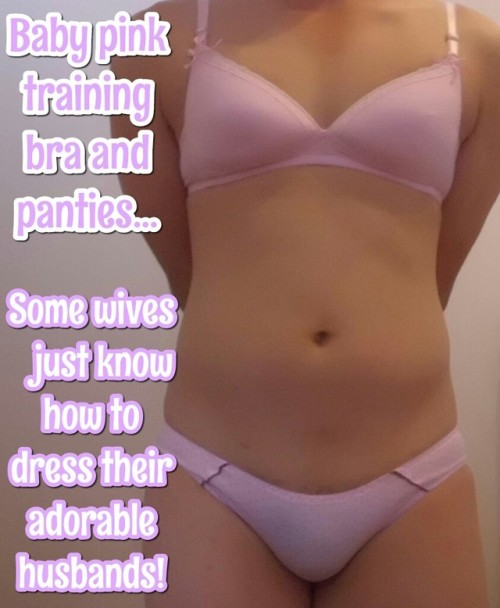 ashleechiffon:ashleechiffon21:     A good way for sissy to start her girly life…pink training bra an