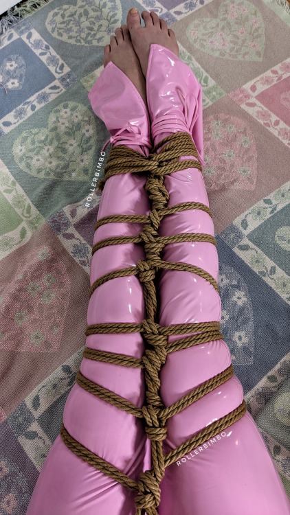 rollerbimbo:Shiny Bondage🍓manyvids 🍓onlyfans