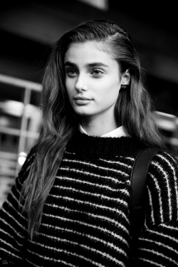 amy-ambrosio:  Taylor Marie Hill during PFW