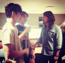 lsotboy:  5sos + Dave Grohl