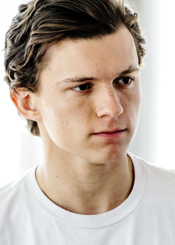 sleepdeprived:  Tom Holland on the set of