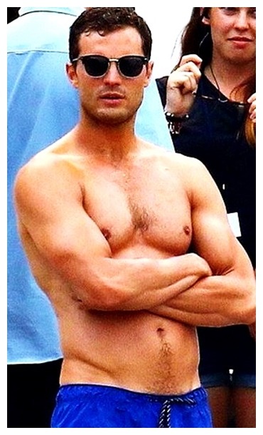 male-and-others-drugs:  Jamie Dornan pelado