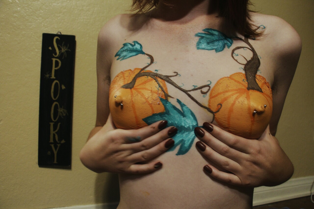 medusa-in-space:  SPOOKY TITTIES!! 🍁🎃  10.30.16