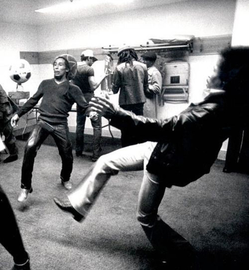 sixtiescircus:  Bob Marley and Jimi Hendrix playing football 