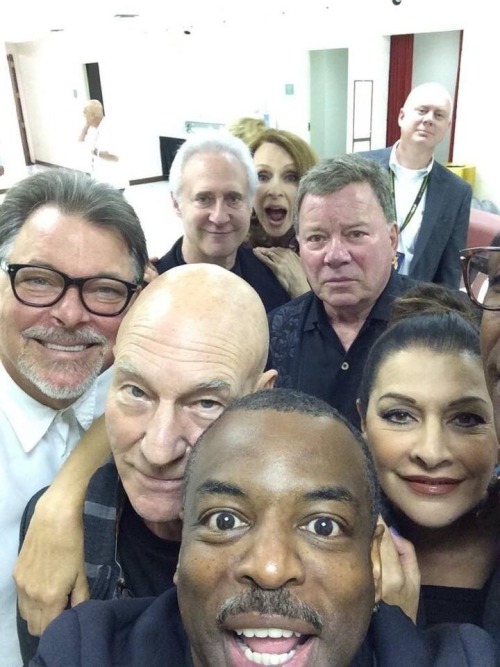 hypeangel:Multi-Generational Star Trek Selfie