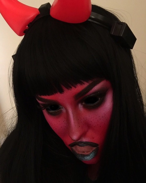 Demons party too Instagram: katiifirecat