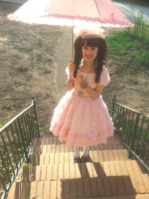 pinkcutenesswonderland:  6.19.14. PRINCESS DAY! Haahaha. A simple plain coord for today,I still loooove my petticoat. It made this dress fluff soo well . 