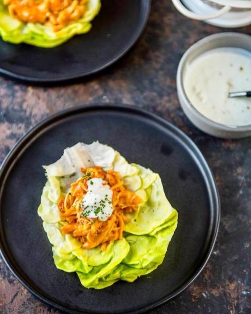  Slow Cooker Buffalo Chicken Lettuce Wraps… A healthier game day snack! https://www.pinterest