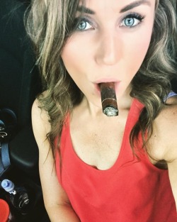 ftbmelanie:@lainstructoracigars are now available at @fordonfifth - these cigars are available for in store purchase only. I had my first La Instructora today and was completely blown away by the amazing flavor, it was rich and full of flavor cigar. There