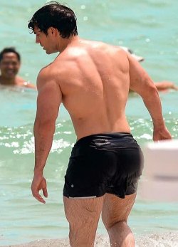 malecelebbuttlover: Henry Cavill British actor 