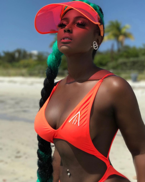 shadesofexcellence:Amara La Negra adult photos