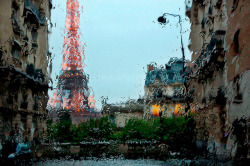 wetheurban:  PHOTOGRAPHY: Wet Cities by Christophe Jacrot French photographer Christophe Jacrot takes us out on the streets when most of us prefer staying sheltered. He captures the raw, stunning souls of Paris, New York and other cities in a different